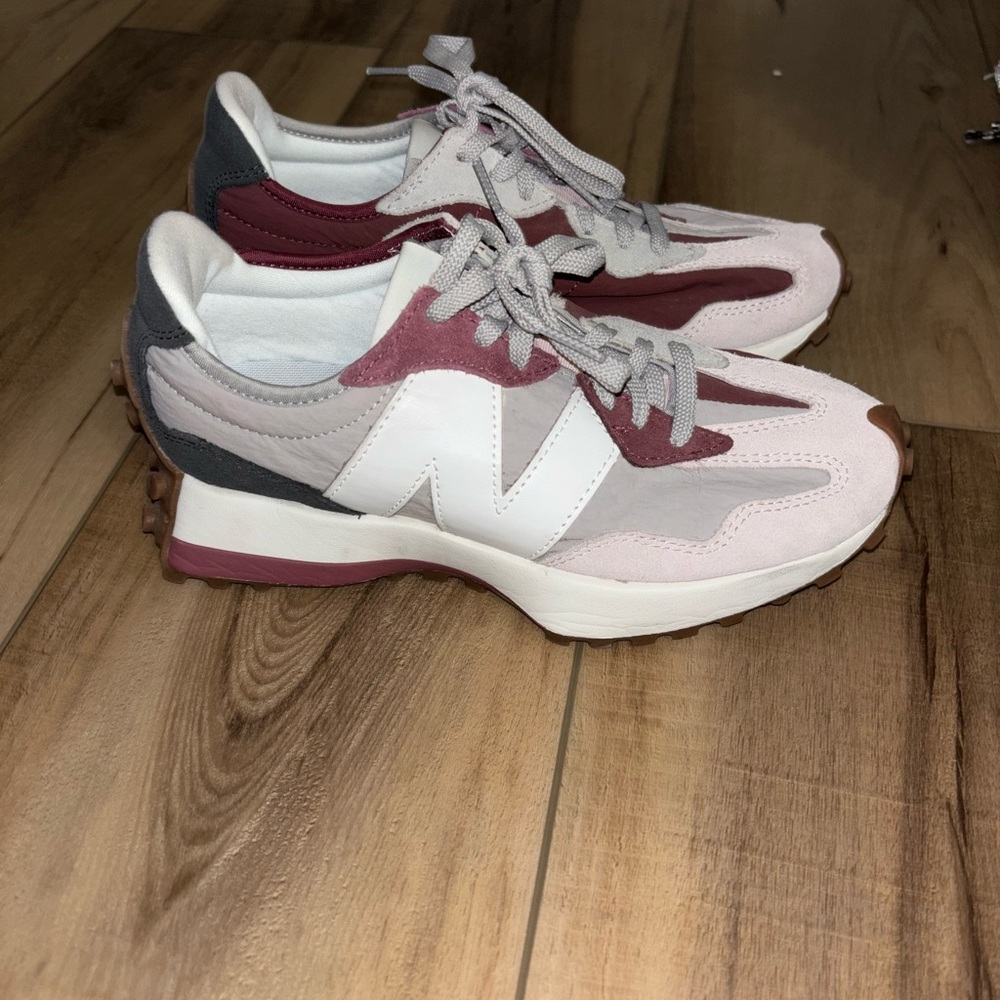 New Balance 327 Women's Sneakers in Pink